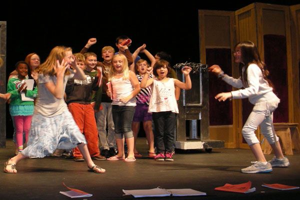 Drama Camp peers 'Through the Looking Glass'