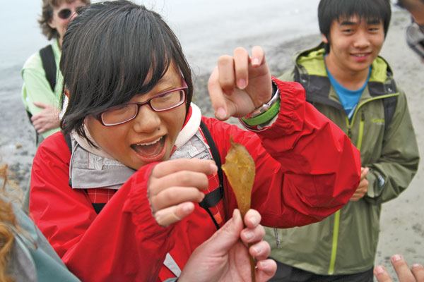 Poulsbo students hike Dungeness Spit