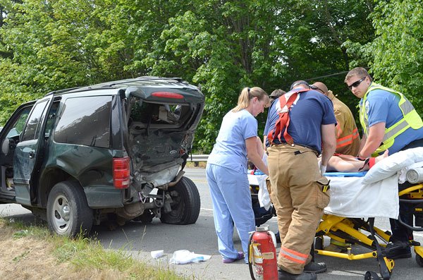Hwy. 101 car wreck injures 3