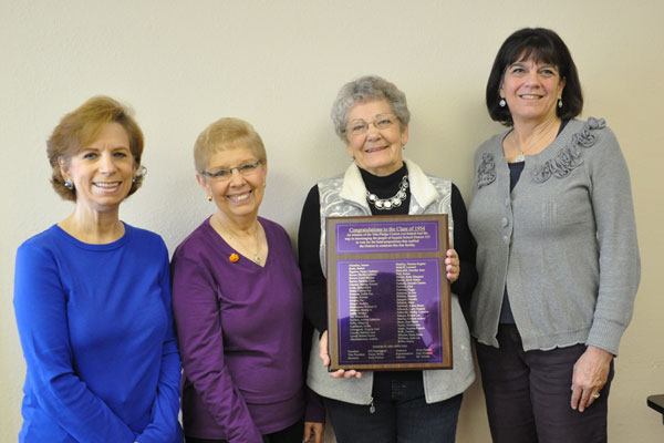 SHS’ Class of 1954 gets back its plaque