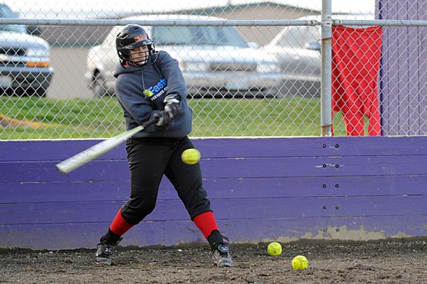 Girls Fastpitch: Wolves poised for a title run
