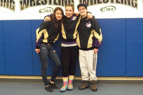 Girls wrestling: Wolves send 2 to state tourney