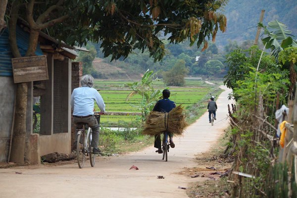 Bicycling in Mai Chau
