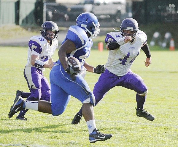 A meeting of 44s: Sequim’s 230-pound linebacker Chris Whitaker