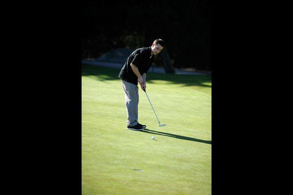 Jesse Francis works on his short game.