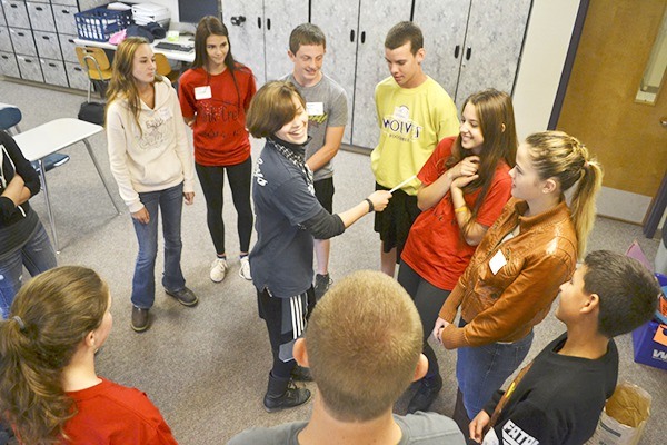 Sequim’s freshmen came to school before other high schoolers to adjust to campus life. Sequim High School’s LINK Crew includes SHS upperclassmen giving tours and introduce freshmen to their new school. School starts for most Sequim students today