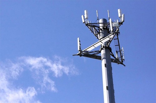 City to ban wireless Wi-Fi, cell towers