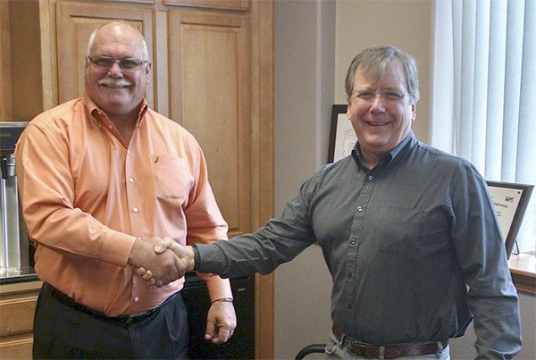 Intellicheck Mobilisa Inc. CFO Bill White and Jamestown S’Klallam Economic Development Authority board chairman Jack Grinnell shake hands immediately following the signing of the sales agreement.