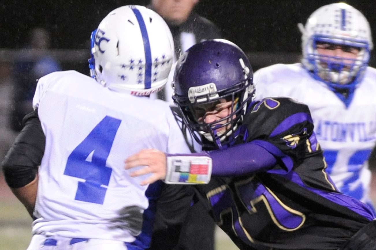 Football: Eatonville upends Sequim in playoff