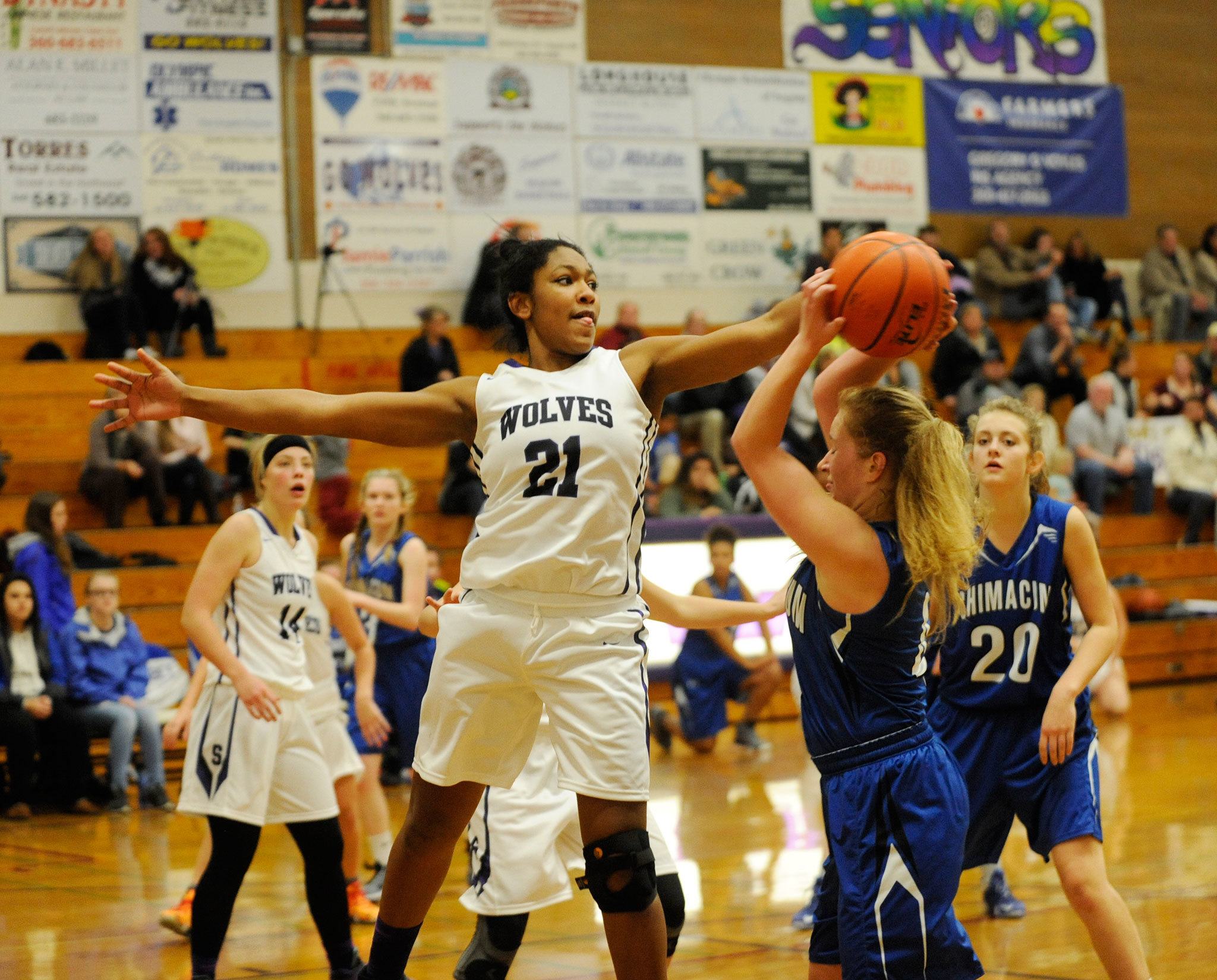 Girls basketball: Wolves open with win, clobber Cowboys