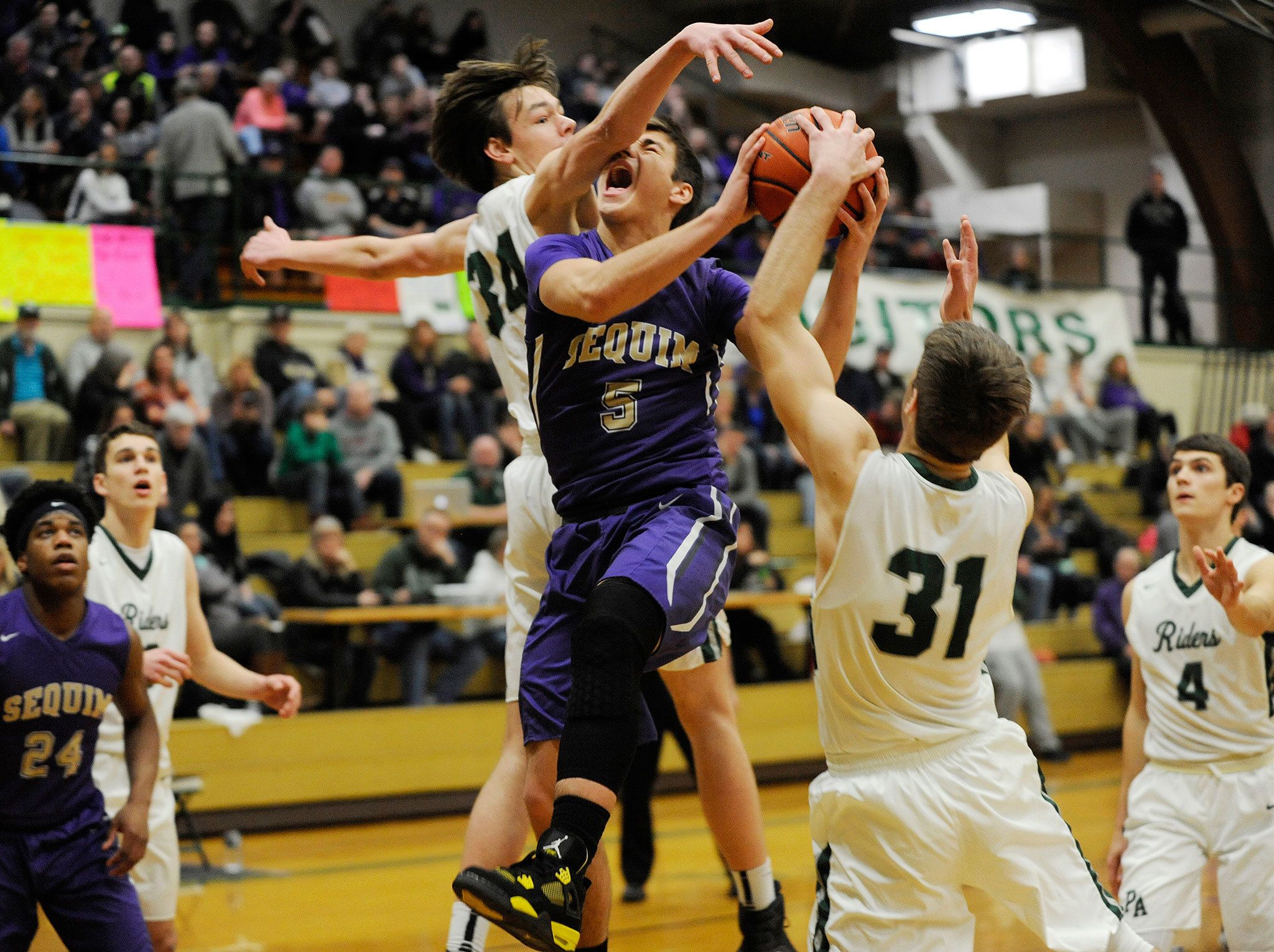 Boys basketball: ‘Riders ride fourth quarter wave in 66-35 romp over Sequim