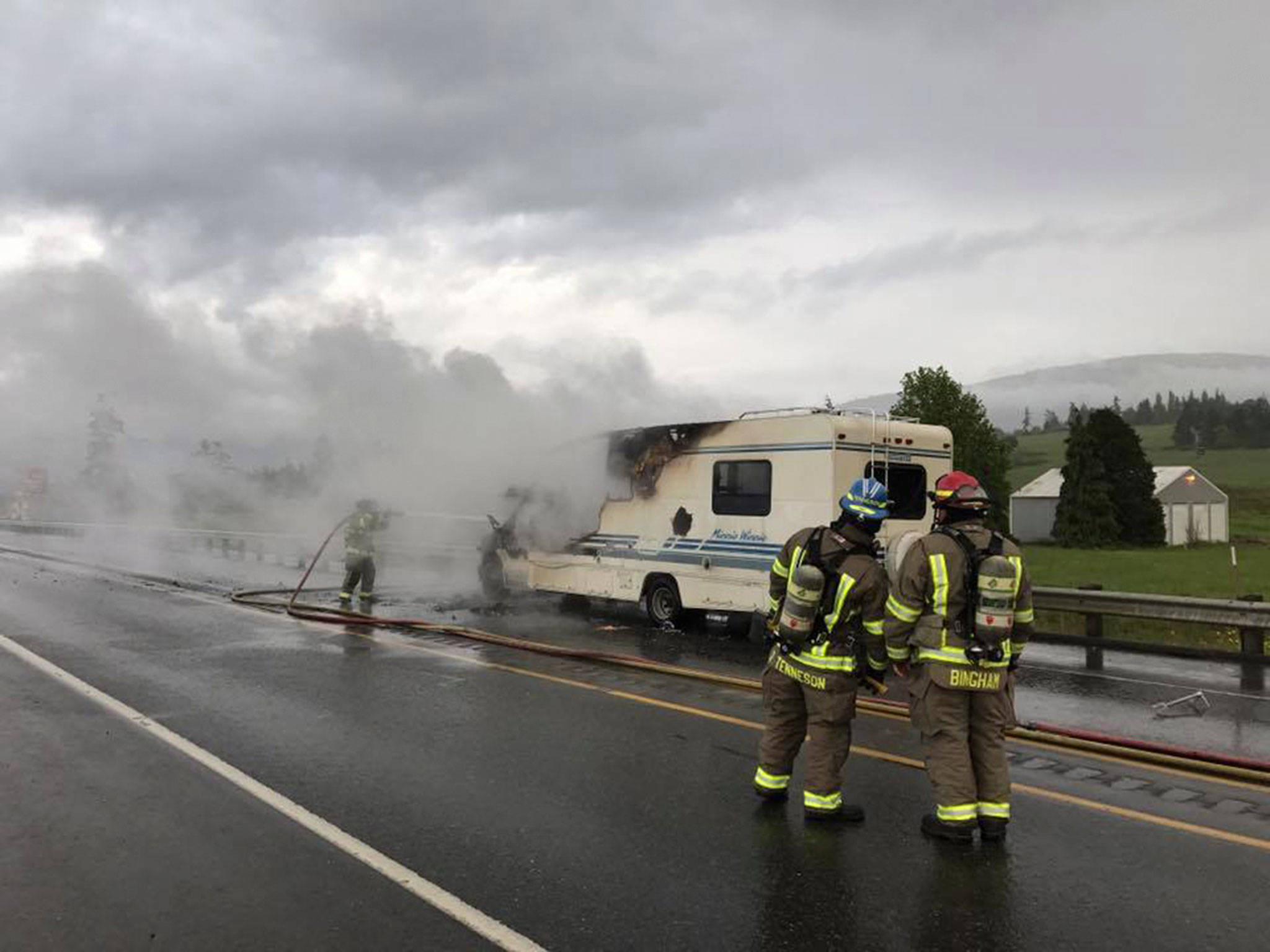 Fire Distrct 3 puts out motorhome fire