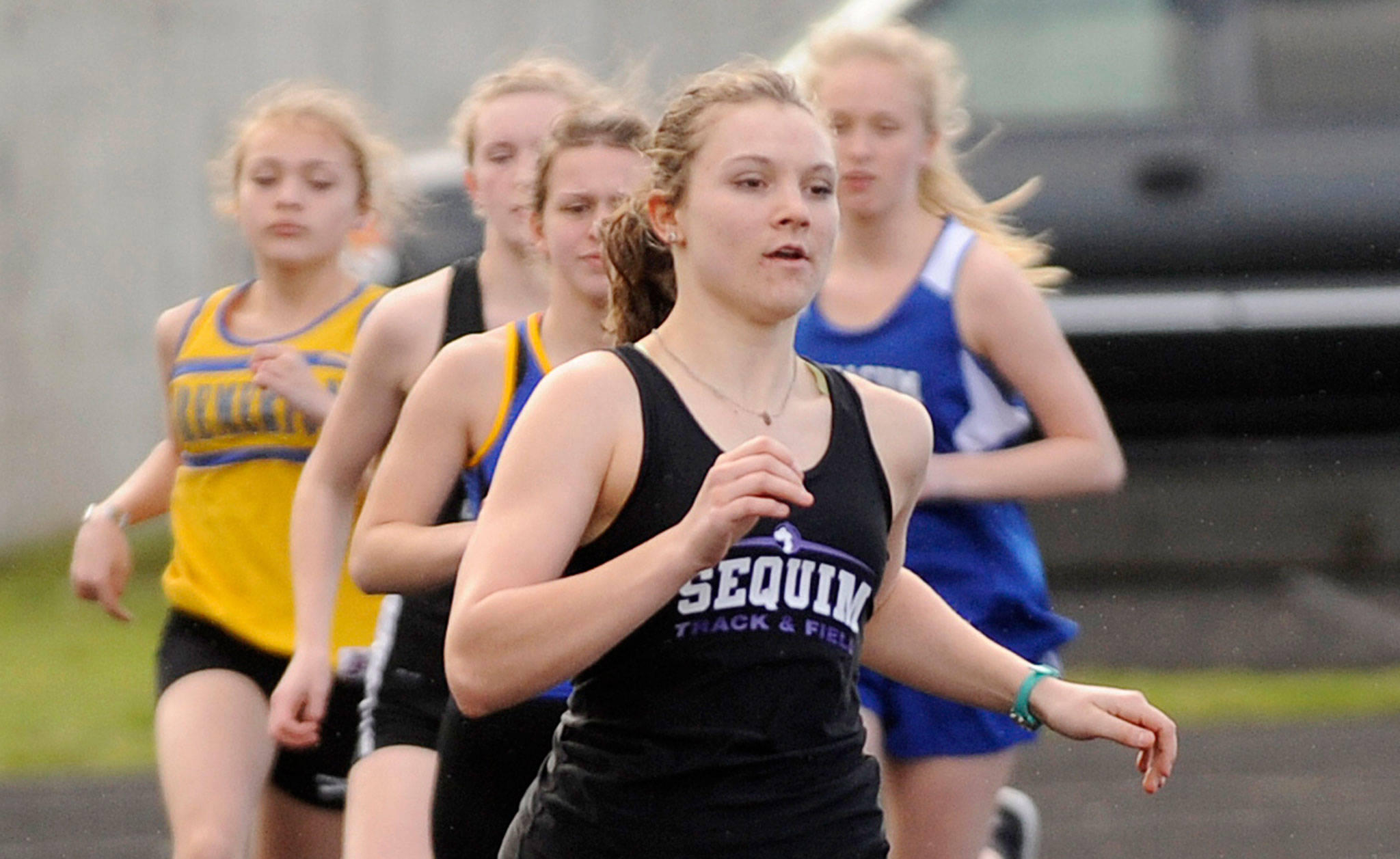 Track & Field: Nine runners, jumpers and throwers make trek to state