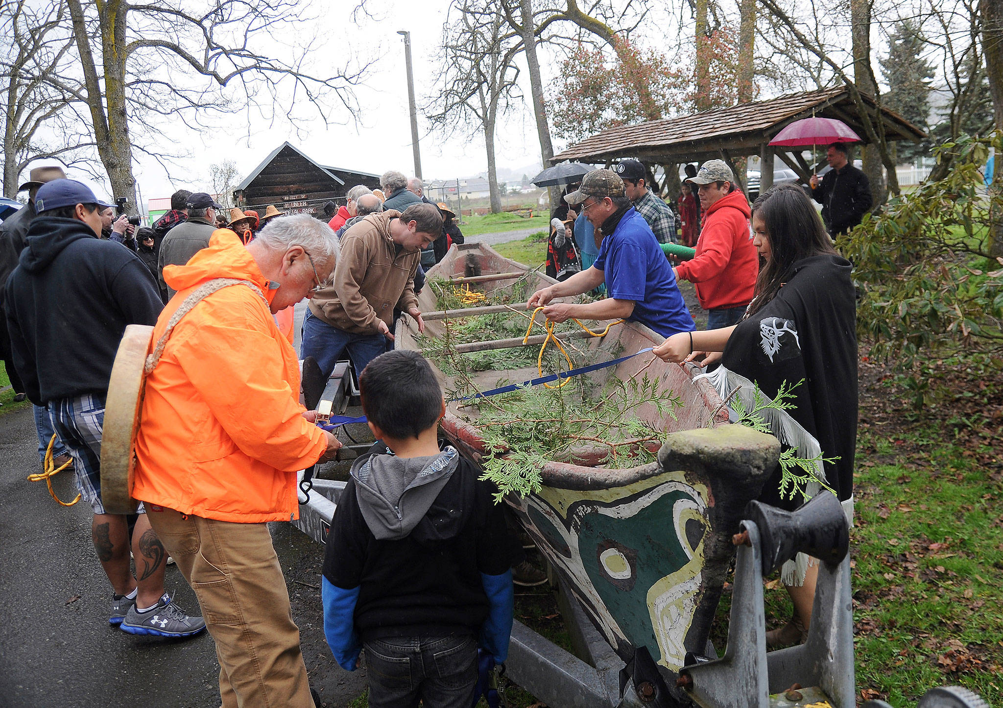 Forks hosts native canoe ‘gifting’