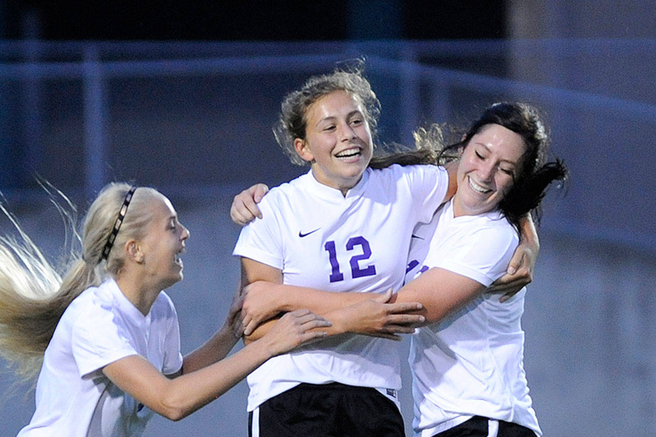 Girls soccer: Wolves top Cowboys, fall to Wildcats