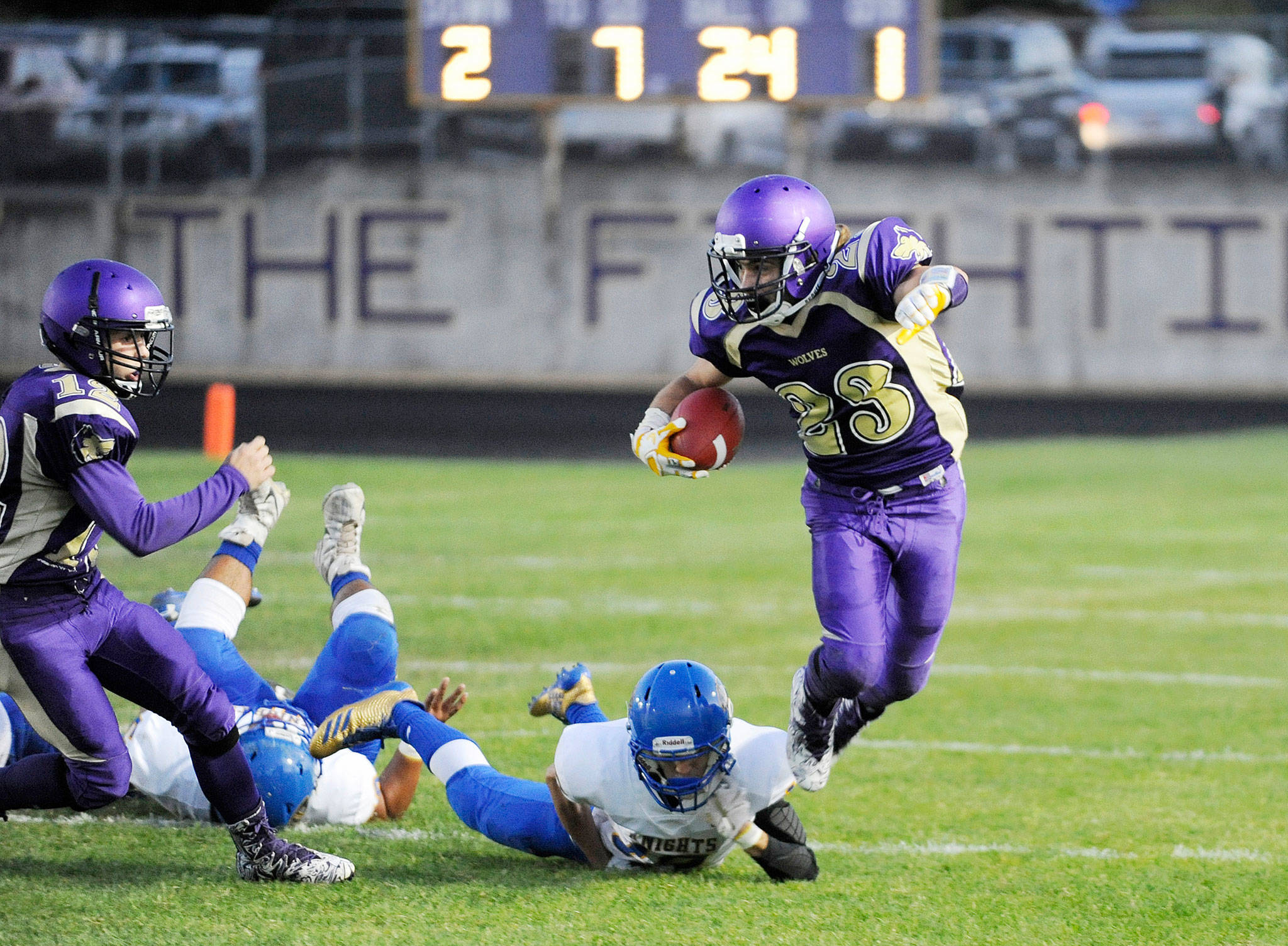 Football: Knights muscle past Wolves, 30-22