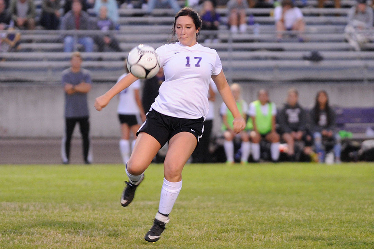 Girls soccer: Wolves’ win streak at three