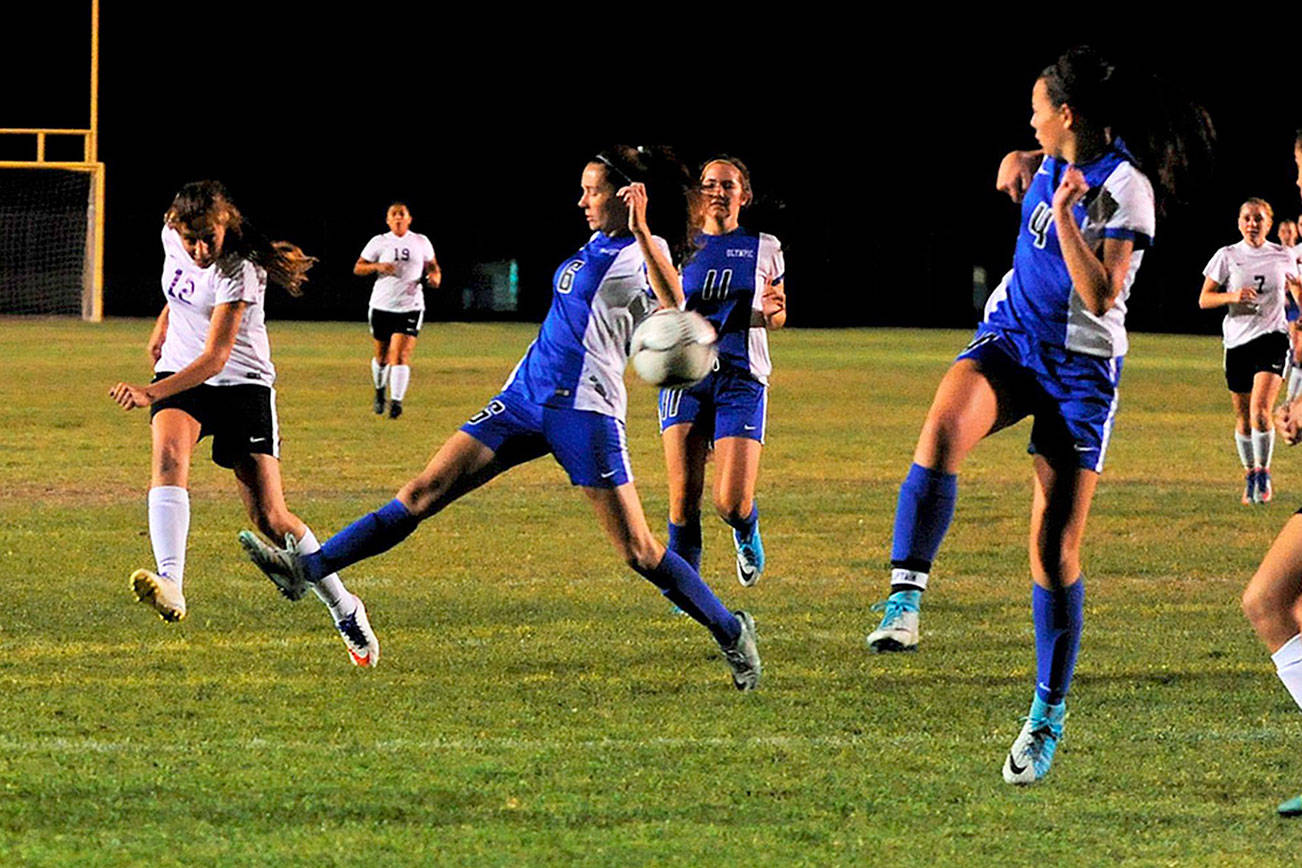 Girls Soccer: Wolves maintain playoff spot after .500 week