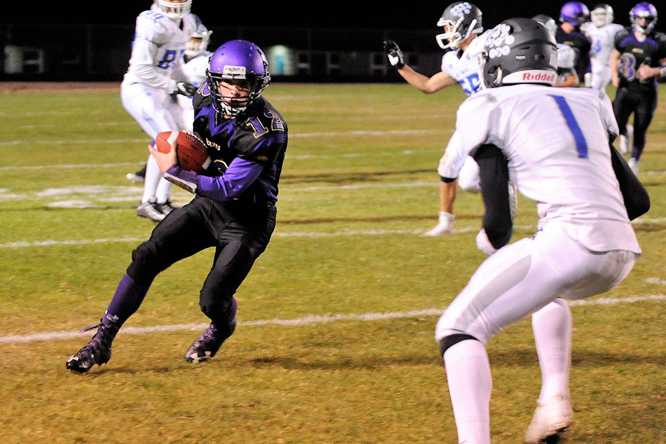 Football: Wolves edge Trojans in Homecoming classic