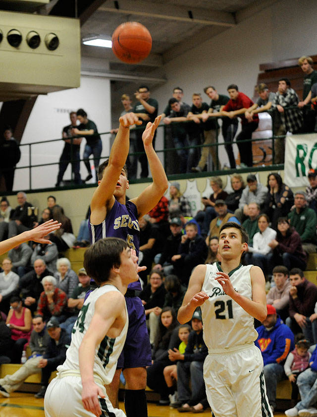 Boys basketball: Wolves fall to Riders, Trojans
