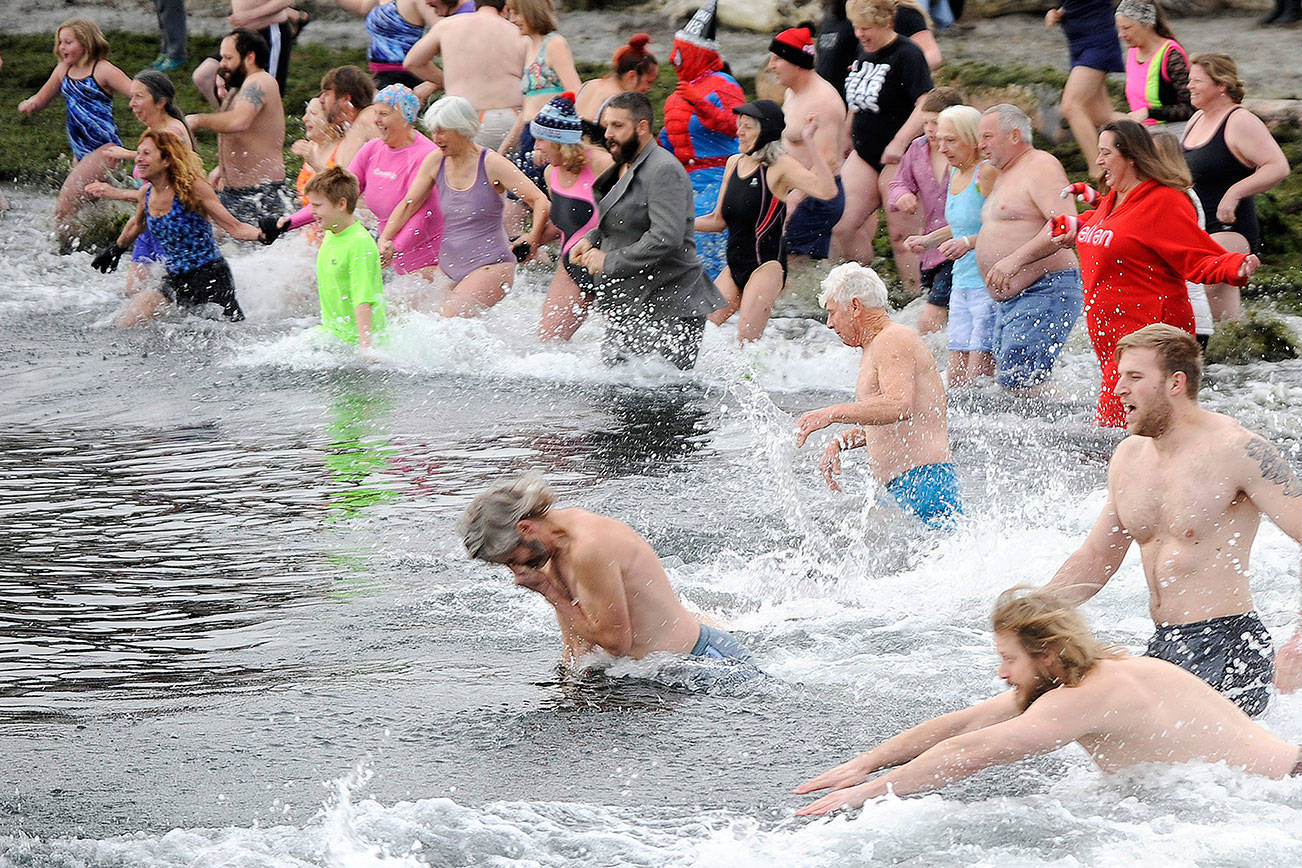 Polar Bear plunging: 150-plus pack PA’s Hollywood Beach for New Year’s dip