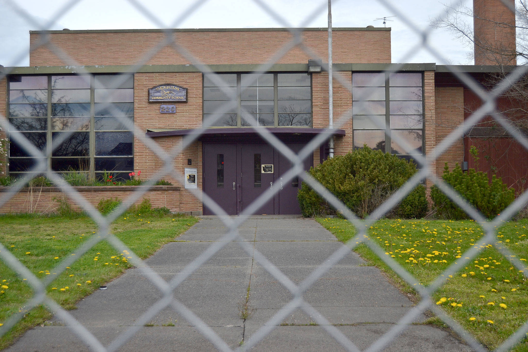 Chain link fencing went up around the Sequim Community School last week as Sequim School District’s capital project plans move forward. Sequim Gazette photo by Matthew Nash