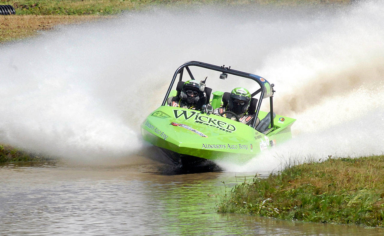 A Wicked Racing sprint boat piloted by Dan Morrison and navigated by Cara McGuire powers through a qualifying round during races at Extreme Sports Park in Port Angeles in 2016. (Keith Thorpe/Peninsula Daily News)