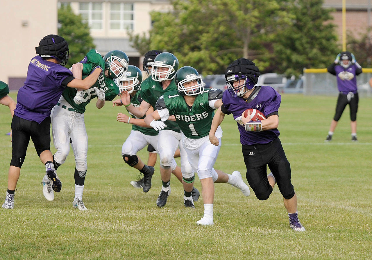 Prep football: Wolves, Riders, Spartans scrimmage