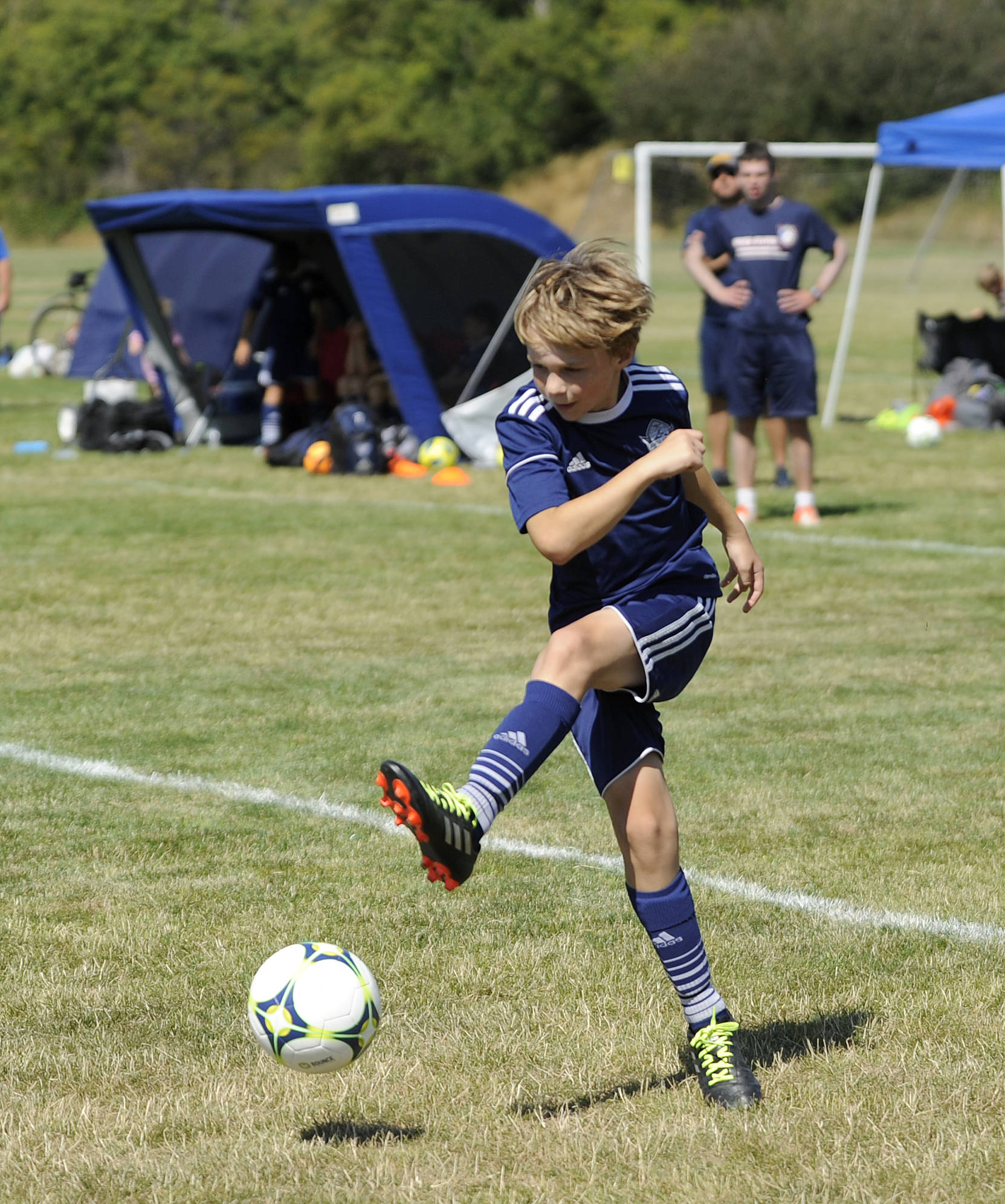 James Mason of Storm King BU07 helps his squad finish in a regulation tie against NK Kraken; Storm King eventually won on penalty kicks (3-2).                                 Sequim Gazette photo by Michael Dashiell