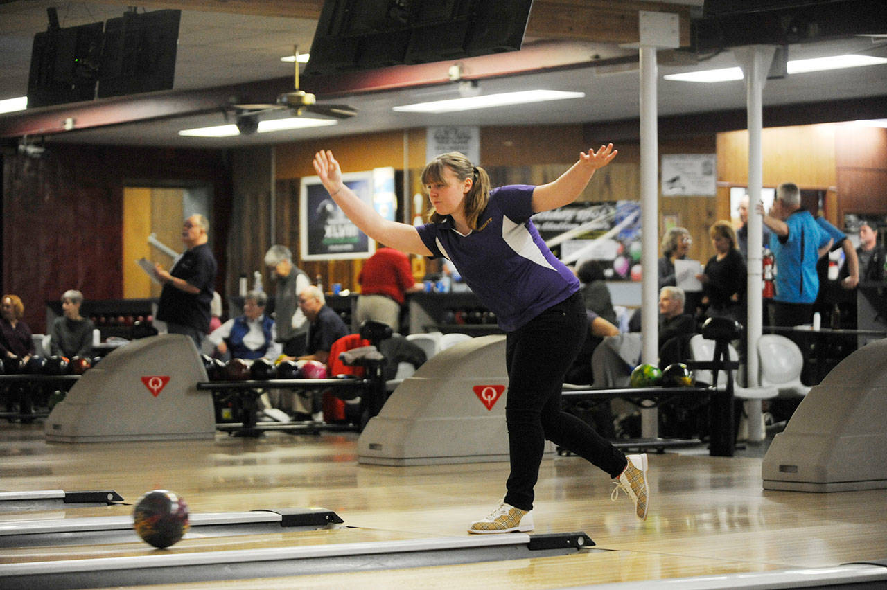Bowling: Four Wolves earn district tourney berths