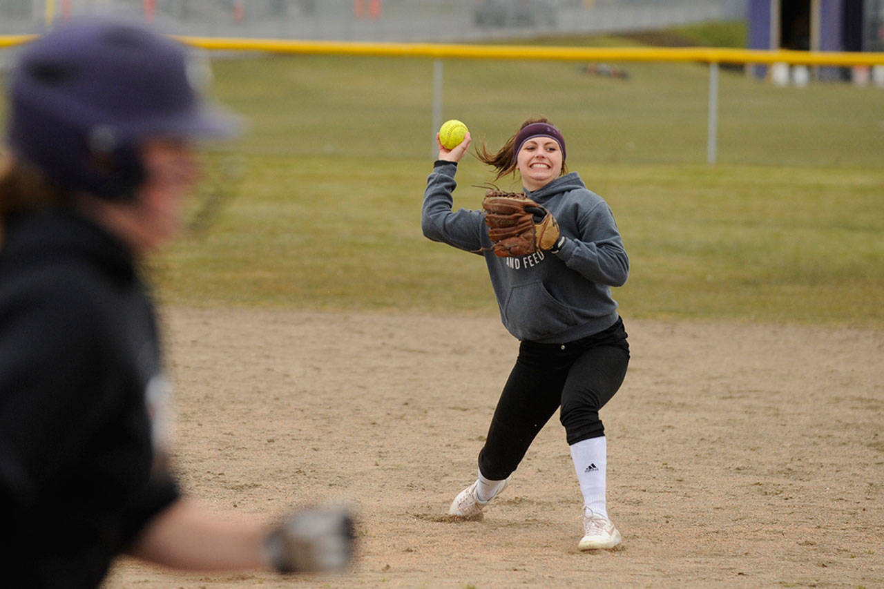 Spring Sports Preview: Mix of veterans, youth lead Wolves on fastitch diamond