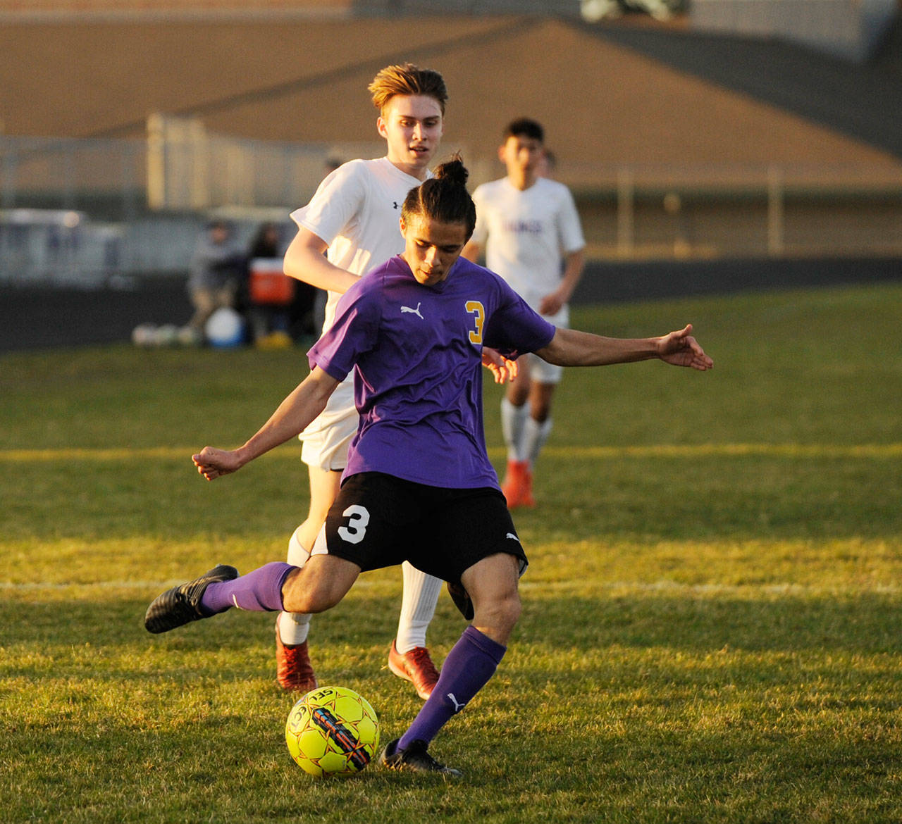 Boys soccer: Wolves streak to top of league standings