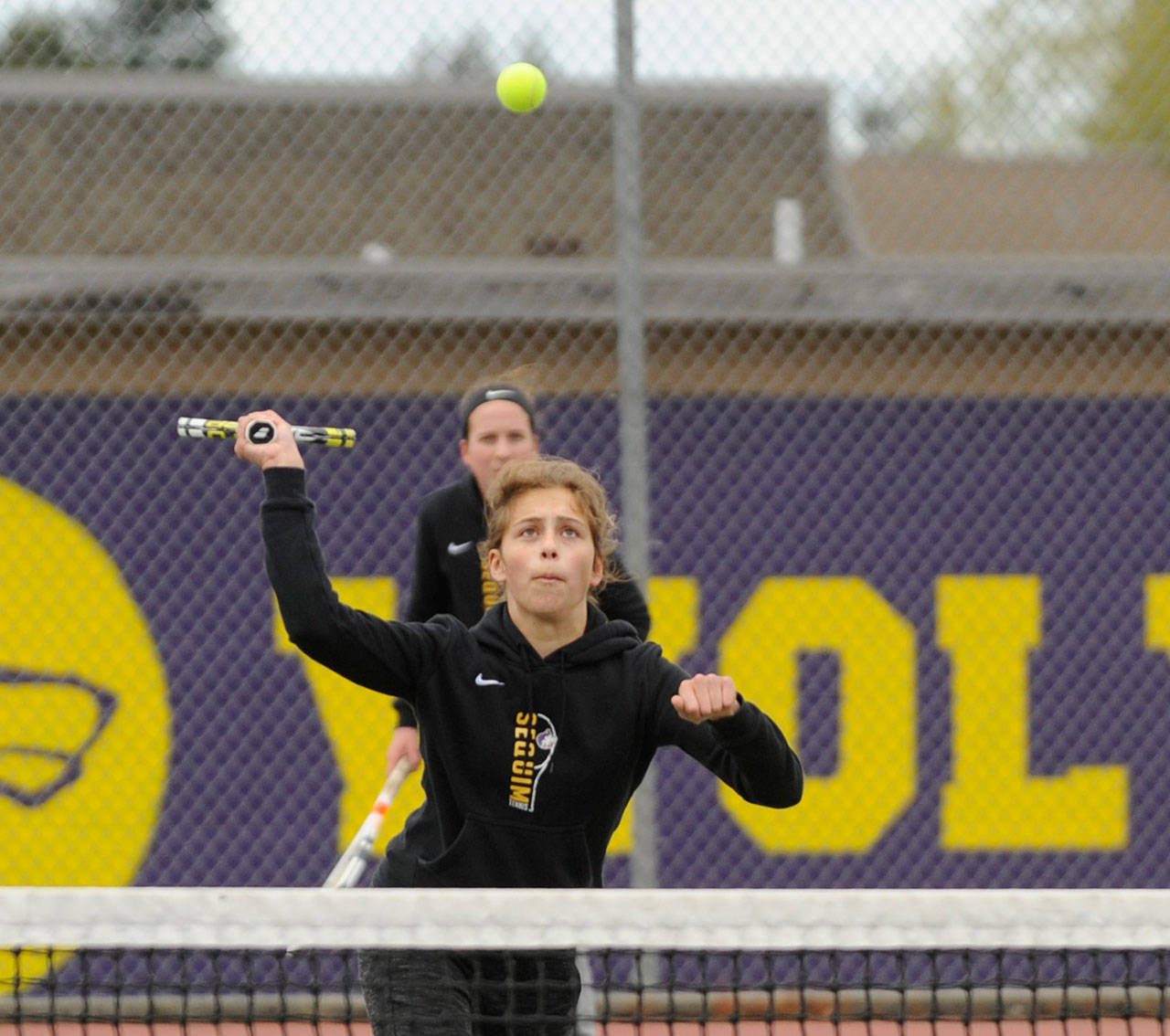 Girls tennis: Wolves clinch league title with wins