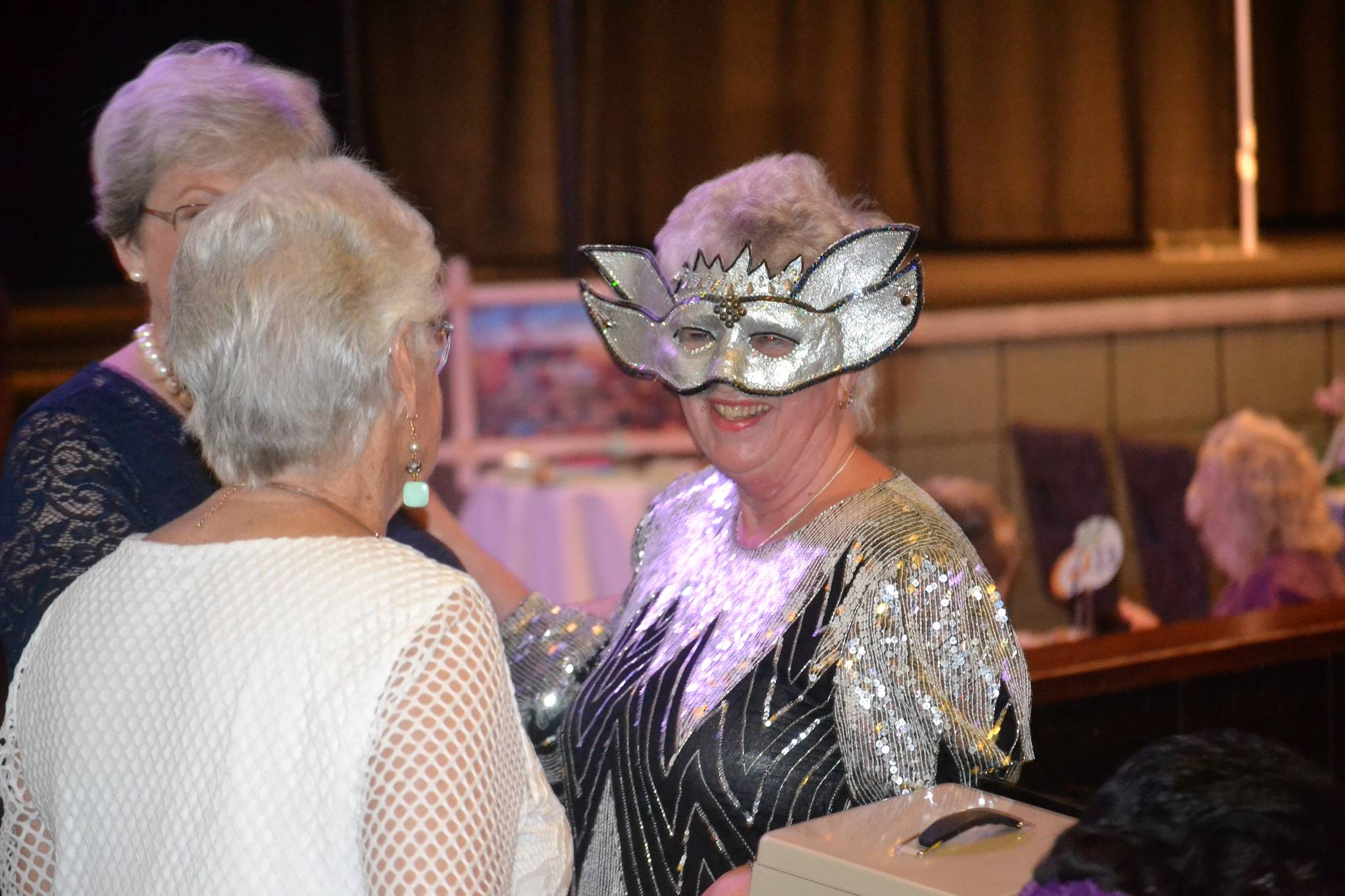 Dianne McIntosh chats with attendees of the Sequim-Dungeness Hospital Guild’s annual Spring Luncheon in 7 Cedars Casino on May 23. She and other models shared available clothes from the Guild’s Thrift Store during the fashion show.                                Sequim Gazette photo by Matthew Nash