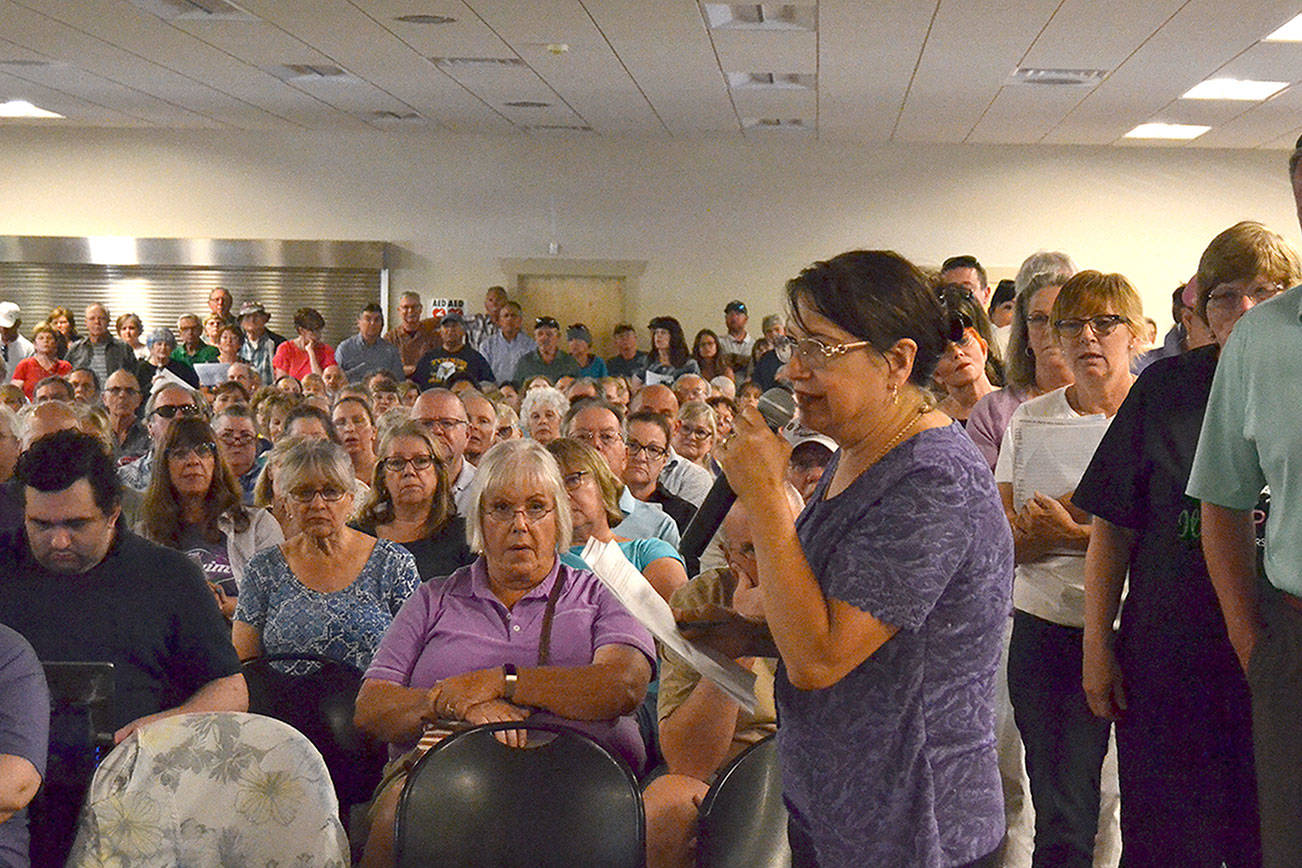 Community packs forum opposed to tribal treatment center