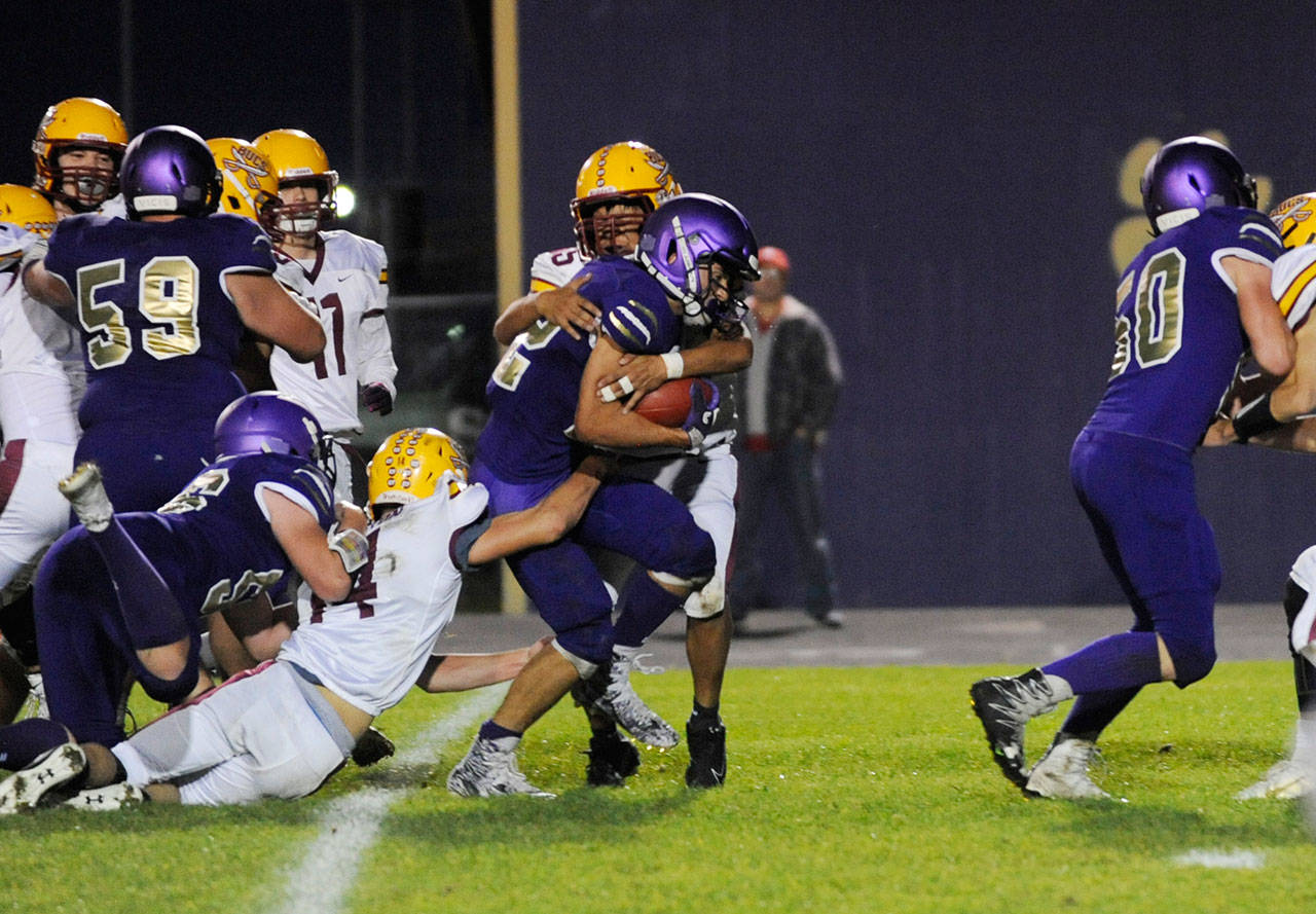 Football: Wolves romp to 44-14 Homecoming win