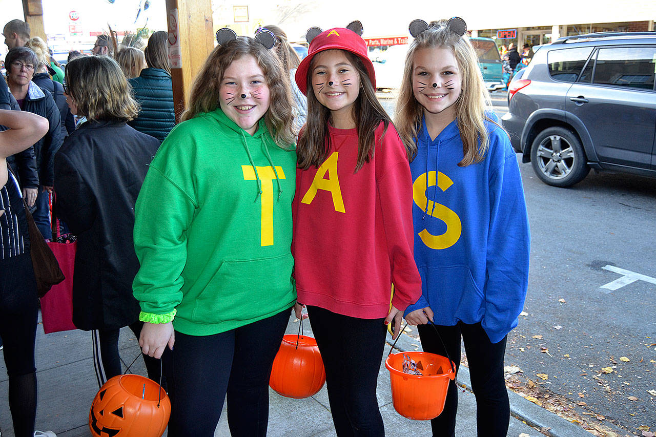 Sequim sixth graders gathered for Halloween as Alvin and the Chipmunks with Taylor Hancock as Theodore, Kendra Dodson as Alvin and Audriahna Roberson as Simon. Sequim Gazette photos by Matthew Nash
