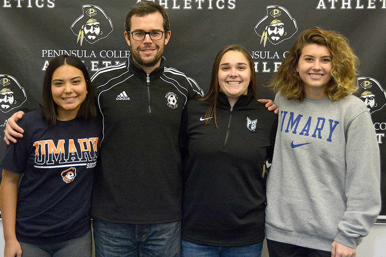 COllege soccer: Peninsula stars sign with 4-year schools
