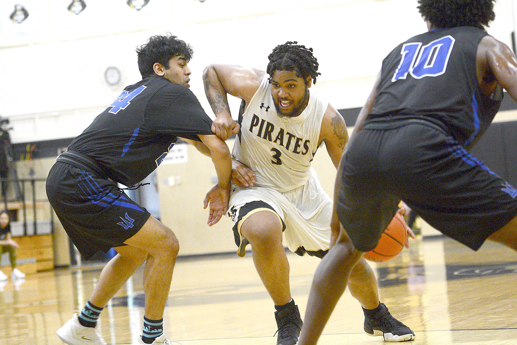 Peninsula College’s Davien Harris-Williams drives against Edmonds on Saturday night. Harris-Williams scored 34 points to help lead the Pirates to a 111-98 win over the Tritons to qualify for the NWAC Tournament. (Jesse Major/for Peninsula Daily News)                                <strong>Jesse Major</strong>/for Peninsula Daily News                                Peninsula College’s Davien Harris-Williams drives against Edmonds on Saturday night. Harris-Williams scored 34 points to help lead the Pirates to a 111-98 win over the Tritons to qualify for the NWAC Tournament.