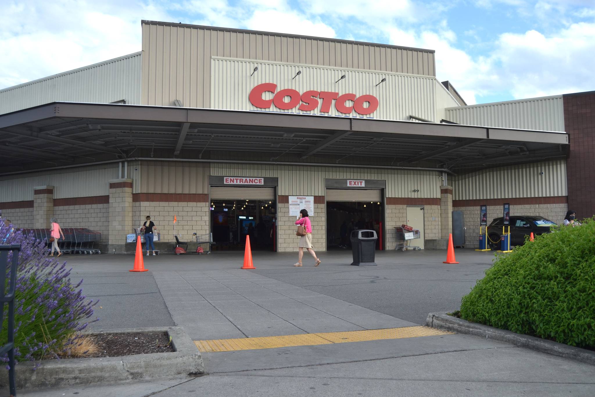 Employees at Sequim Costco helped save a woman with a defibrillator on Aug. 1 after she fainted outside the business. Sequim Gazette photo by Matthew Nash