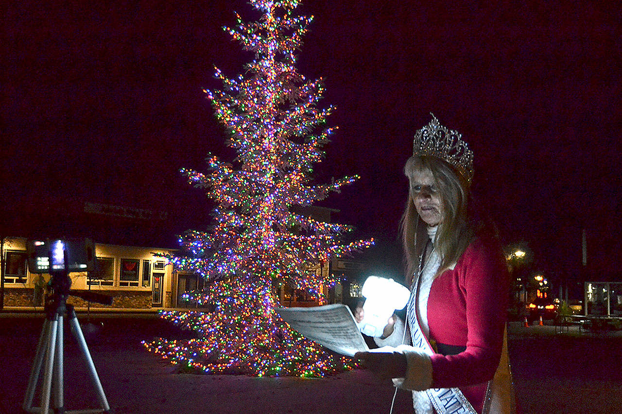 Captain-Crystal Stout sings It’s beginning to look a lot like Christmas (in Sequim)” to celebrate the lighting of the Sequim tree on Thanksgiving night. Sequim Gazette photo by Matthew Nash