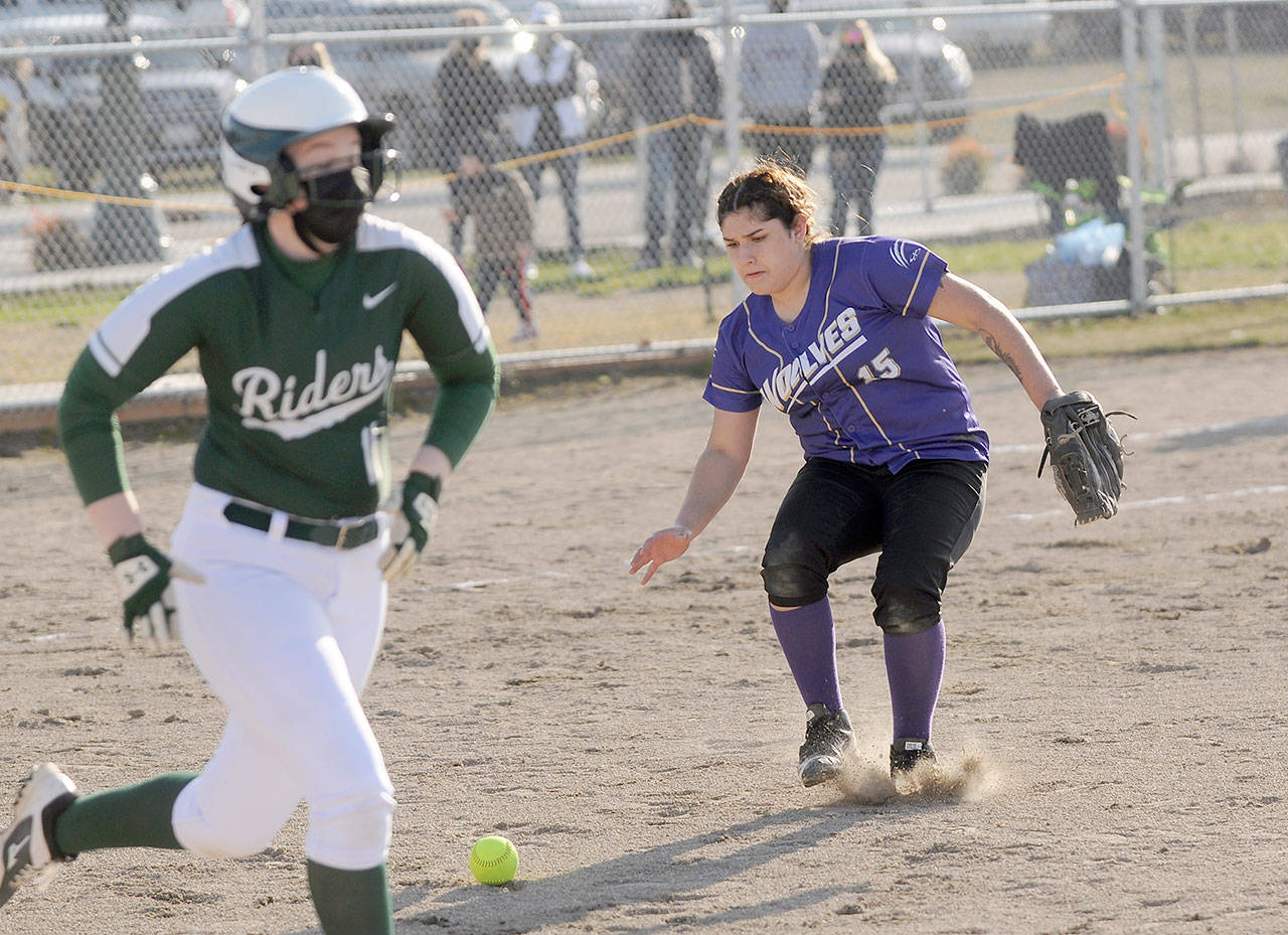Sequim third baseman Kailin Lopez makes a play to throw out Port Angeles’ Taylor Worthington in the fifth inning of PA’s 11-6 win over Sequim on March 30. Sequim Gazette photo by Michael Dashiell