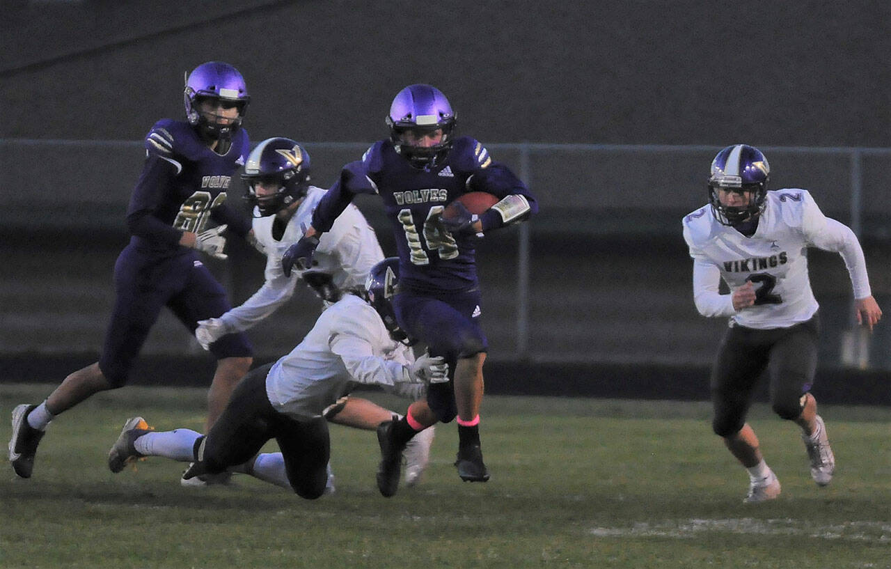 Sequim’s Kobe Applegate breaks free for a big gain in the first quarter of the Wolves’ 49-7 loss to league-leading North Kitsap on Oct. 8. Sequim Gazette photo by Michael Dashiell