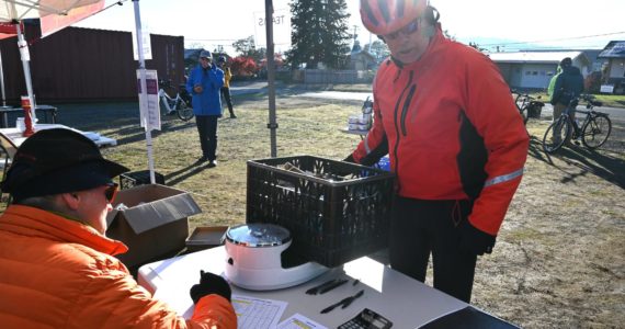 Sequim Gazette photo by Michael Dashiell / Doug Kruth helps his 3 Crabs team bring in the most of any teams in Sequim’s 2022 Cranksgiving event on Nov. 19.