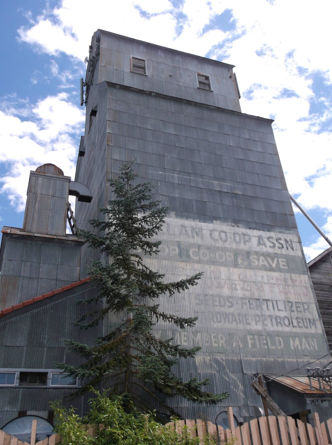 Grain elevator owners at odds with proposed cell equipment additions