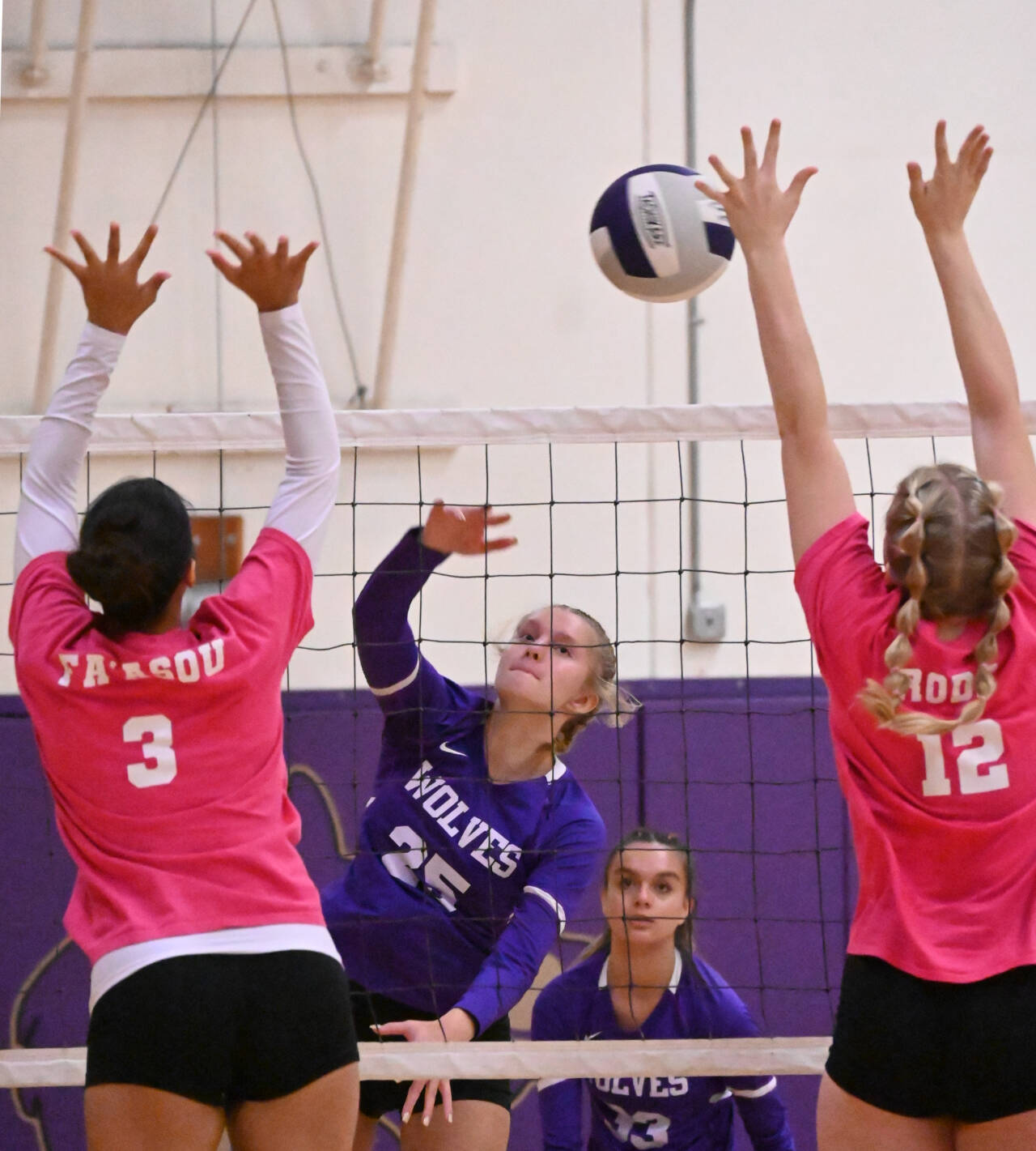 Sequim Gazette file photo by Michael Dashiell
With teammate Adrianna Stovall looking on, Sequim’s Jolene Vaara (25) looks to put a hit past Bremerton’s Lagituaiva Hale (3) and Helene Rode (12) in an Olympic League match on Oct. 24. Vaara and Stovall were named to the all-Olympic League first team last week.