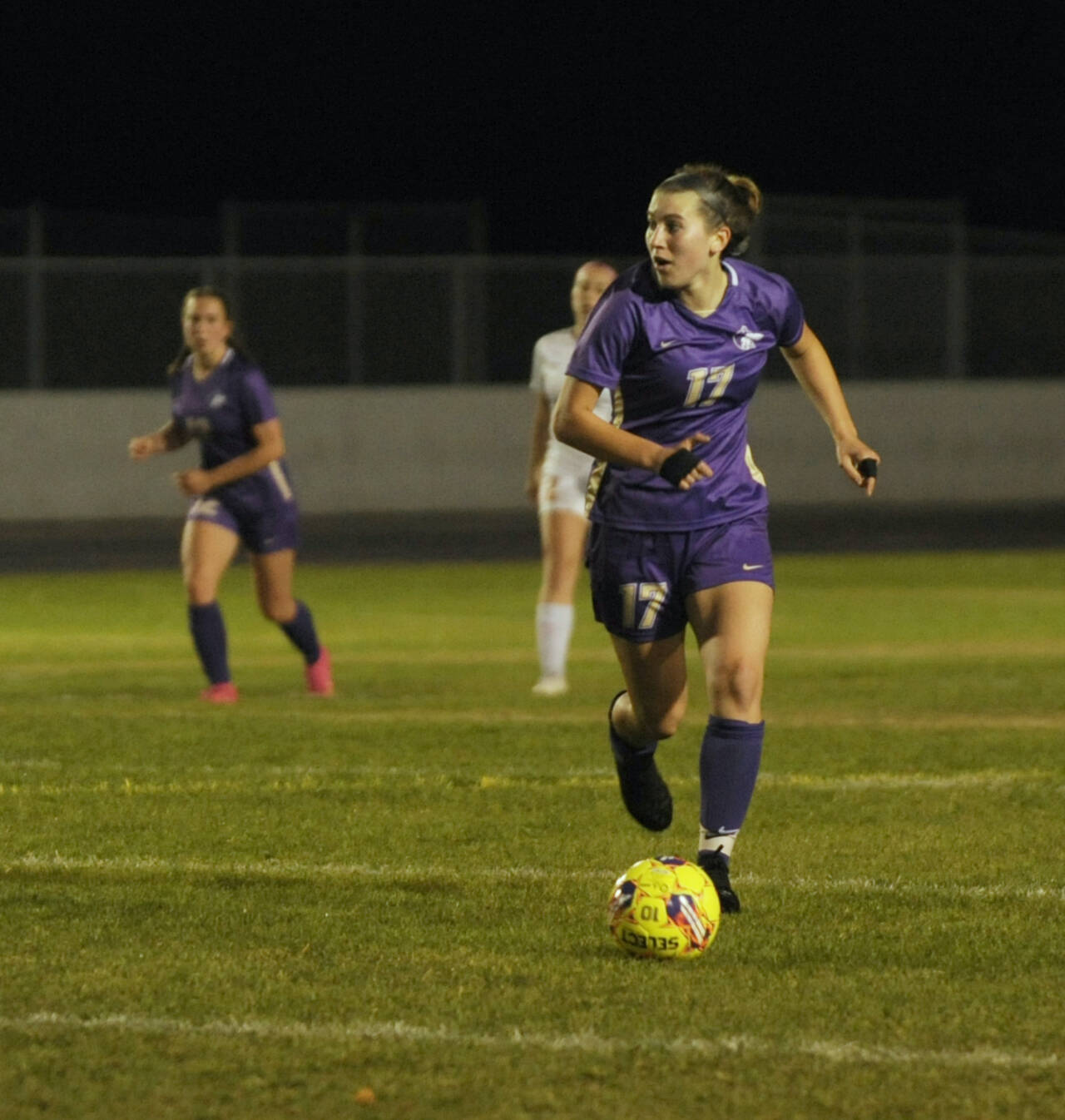 Sequim Gazette file photoS by Michael Dashiell
Sequim’s Kaia Lestage looks for an open teammate in the Wolves’ 4-0 victory over Kingston on Oct. 3. Lestage was named to the all-Olympic League first team in 2023.