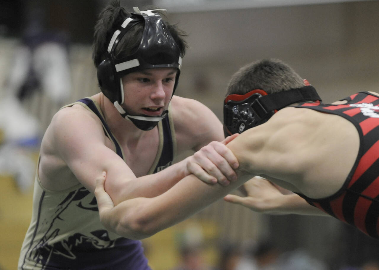 Sequim Gazette photo by Michael Dashiell / Sequim’s Johnny Vilona, left, grapples with Camas’ Luke Wagner in a Battle of the Axe match on Jan. 6 in Port Angeles. Vilona earned a first round pin in 1:36.