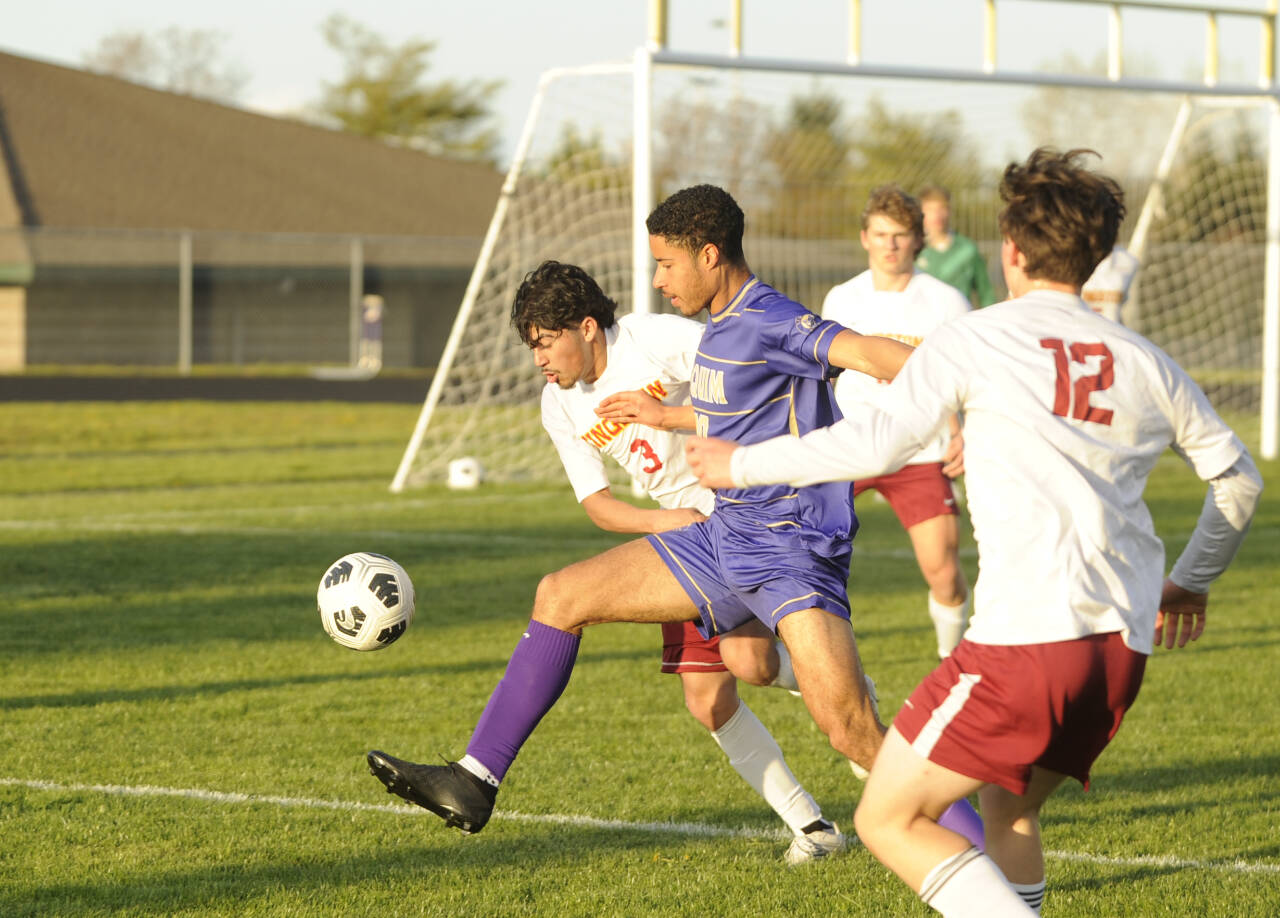 Sequim Gazette photos by Michael Dashiell
Sequim’s Mekhi Ashby, center, looks to push through the Kingston defense in the first half of an April 9 Olympic League match-up.