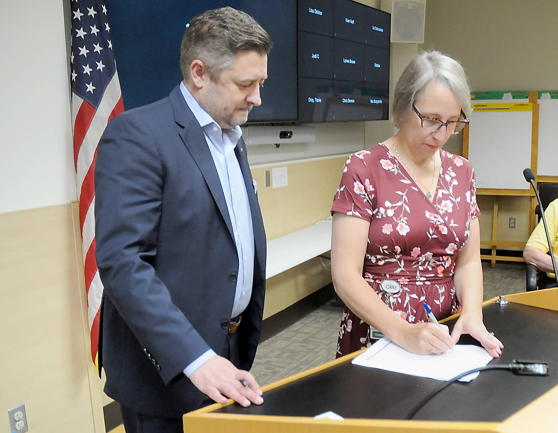 Olympic Peninsula News Group photo by Keith Thorpe
Brad Simmons, president of UW Medicine Hospitals & Clinics, left, looks on as Ann Henninger, president of Olympic Medical Centers Board of Commissioners, signs a letter of intent on Wednesday, Sept. 3 to pursue an operating agreement between the two medical organizations.